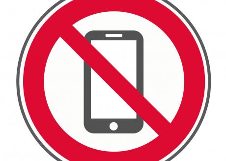 Zakaz używania smartfonów w szkołach we Francji